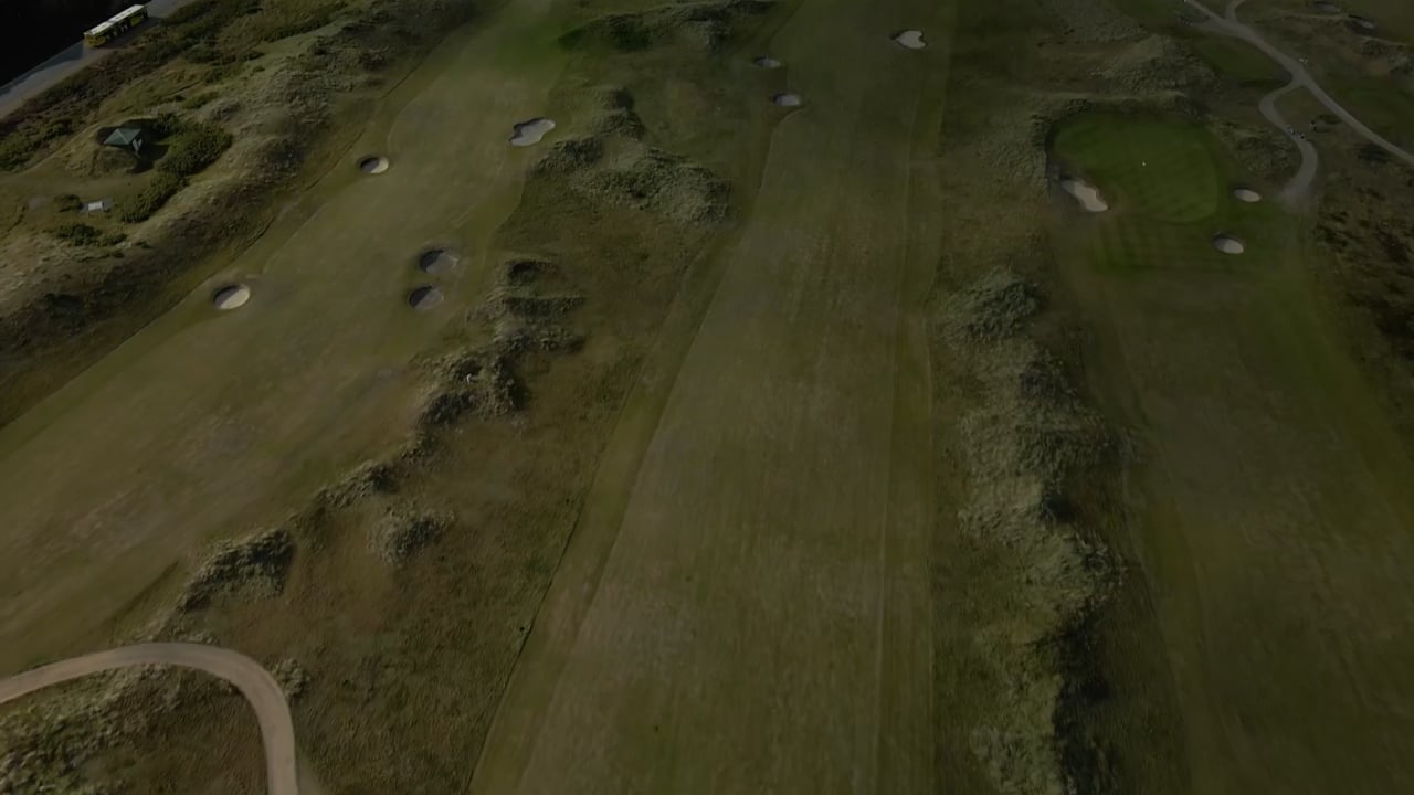 Golfplatz Hörnum auf Sylt mit Bunkern und Häusern