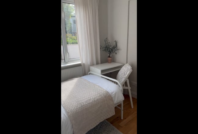 Furnished Single room in a family home - Coldean Main Photo
