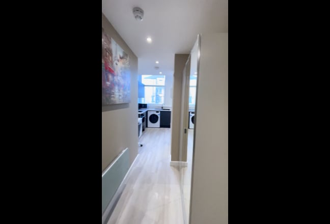 Brand new Studio all bills Inc-In City Centre Main Photo