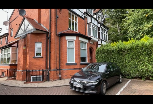 V large double w/ ensuite in Didsbury flatshare. Main Photo