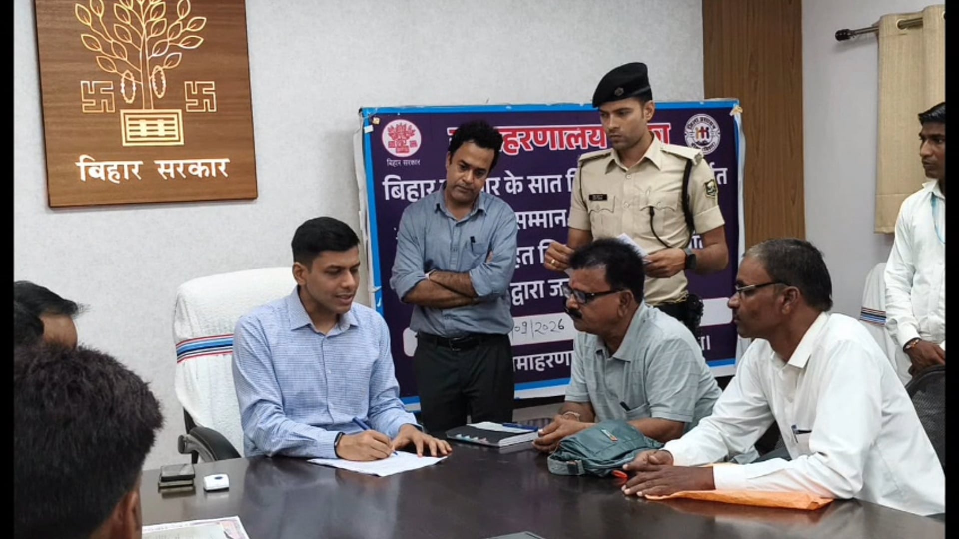 हर फरियाद का समाधान, यही प्रशासन की पहचान; डीएम ने अधिकारियों को दिया स्पष्ट संदेश