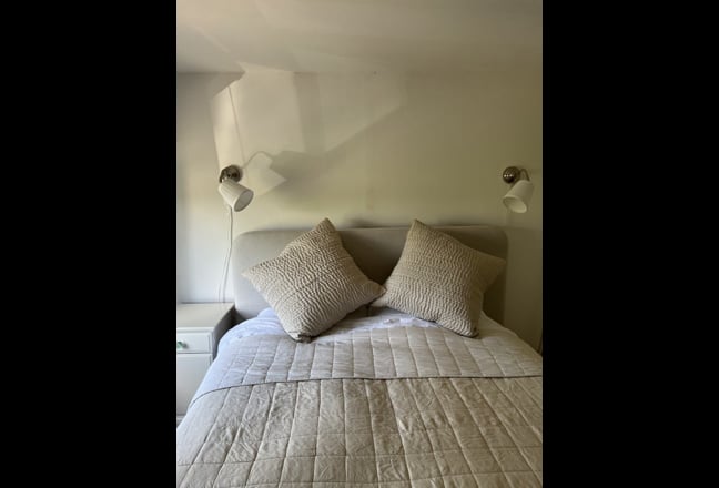Luxury king Room to let with shared facilities Main Photo