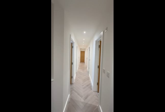 Last Chance! Double Room in 5 mins from Hyde Park! Main Photo