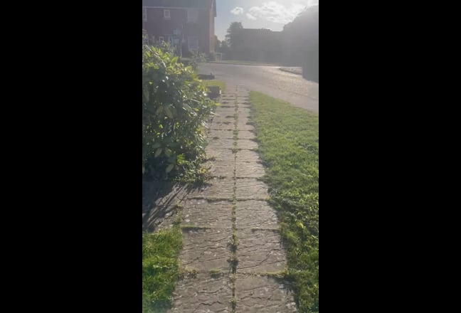 Double bed + private bath 2mins walk to train stn  Main Photo