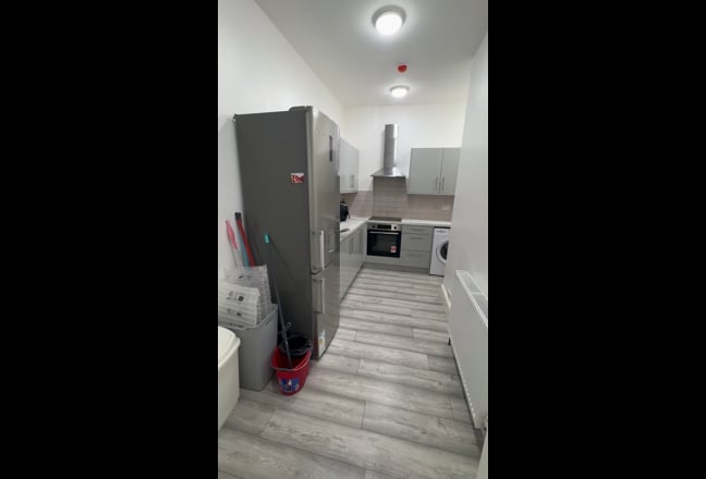 Room available in a 3 Bed Apartment  Main Photo