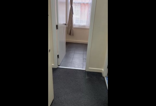 Studio flat Centrally Located Main Photo