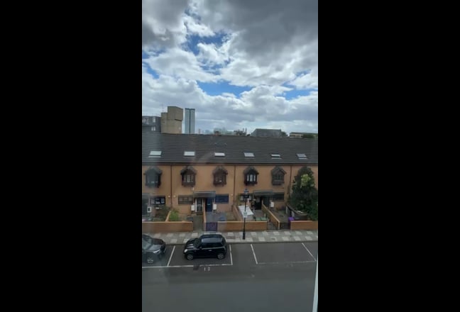 Fantastic Double Rooms – Great Bow Location! Main Photo