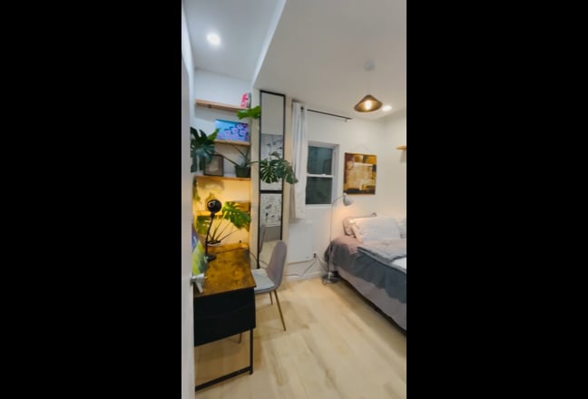 10/1 1350 Private Modern Room 2 steps to Manhattan Main Photo