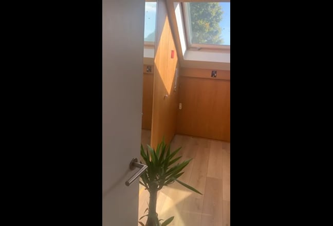 Airy en-suite double bedroom in East London Main Photo
