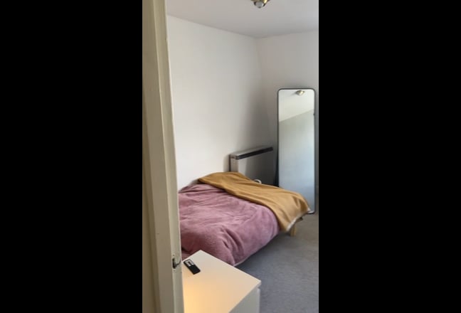 Small Double Room Available in Central Bath Main Photo