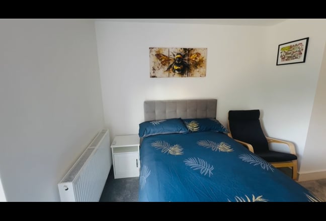 Premium Double En-Suite Bedroom in Spacious House Main Photo