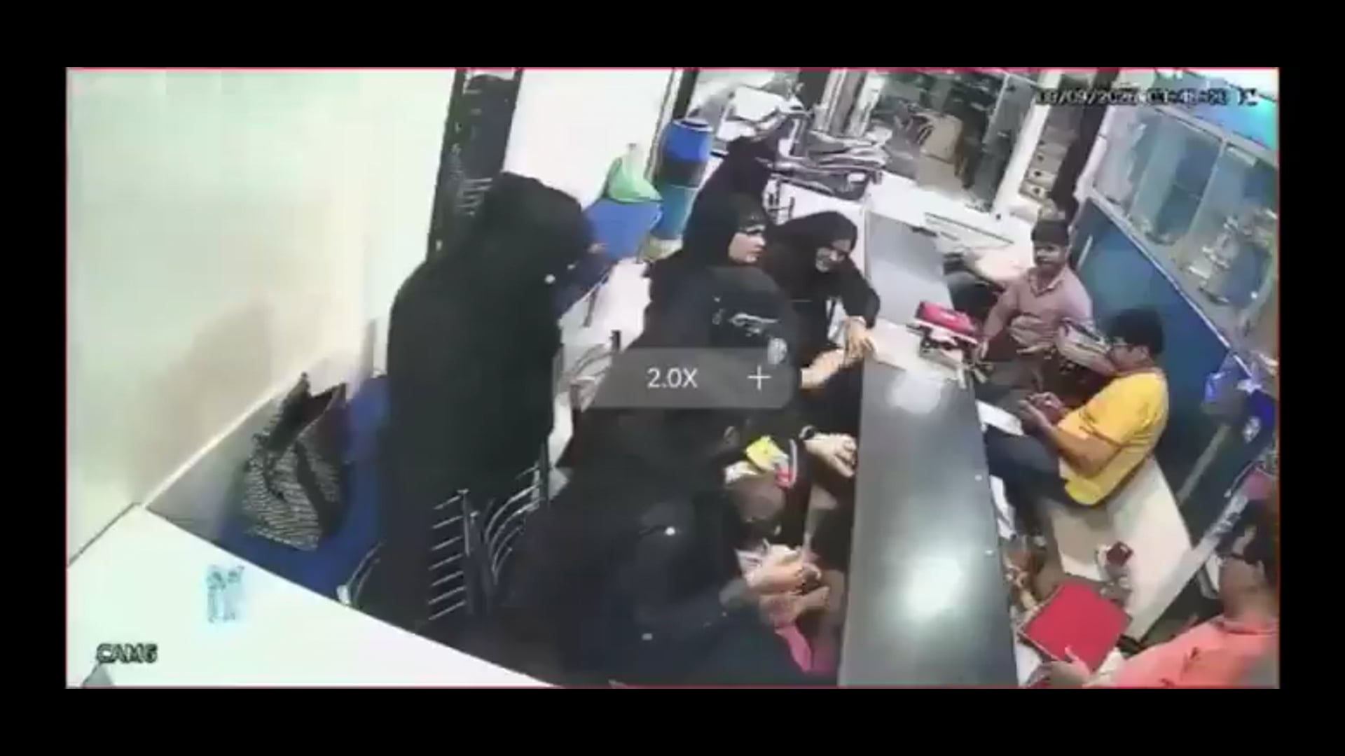 बिजनौर —

ज्वेलर्स की दुकान पर महिला का बैग चोरी, CCTV में कैद