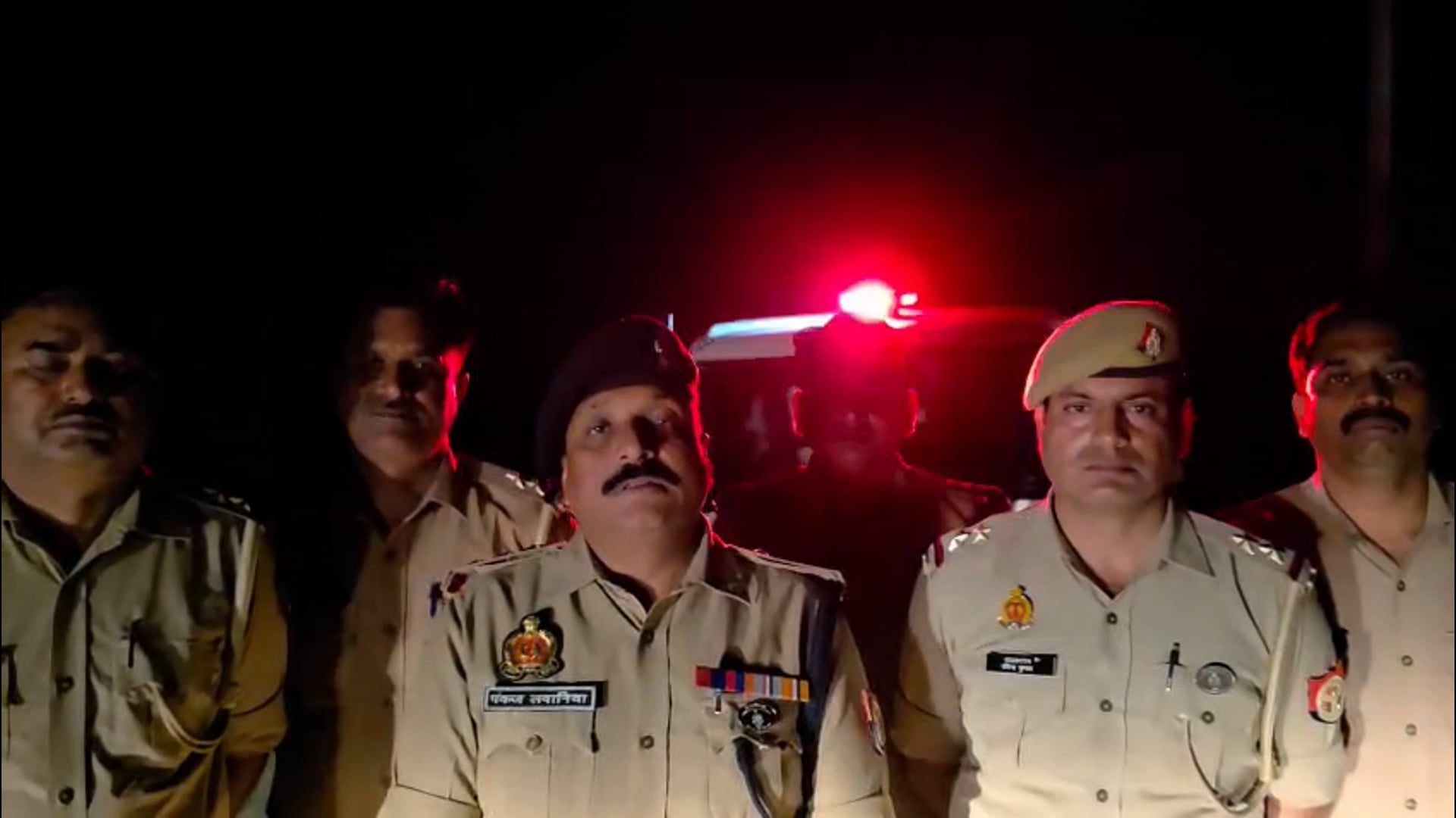 मेरठ थाना बहसूमा व स्वाट टीम देहात की संयुक्त पुलिस टीम द्वारा चोरी की घटना का सफल अनावरण /बरामदगी के सम्बन्ध में क्षेत्राधिकारी मवाना की बाईट ।