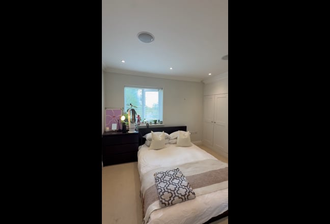 Large Double Room with En-suite  Main Photo