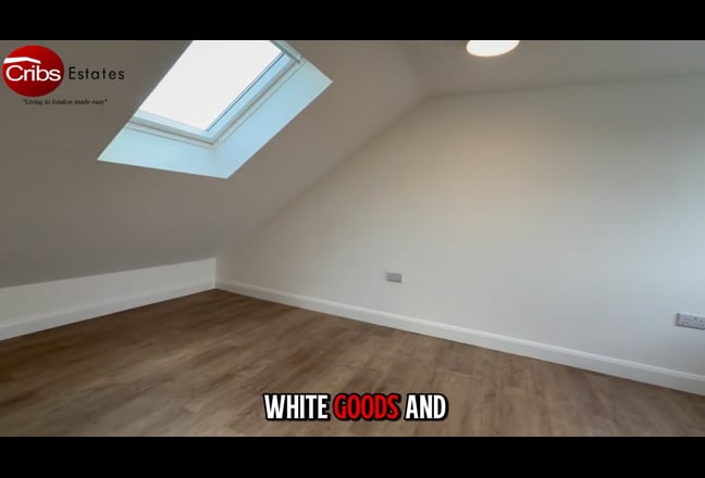 2 Bedroom Flat In Morden SM4 Main Photo