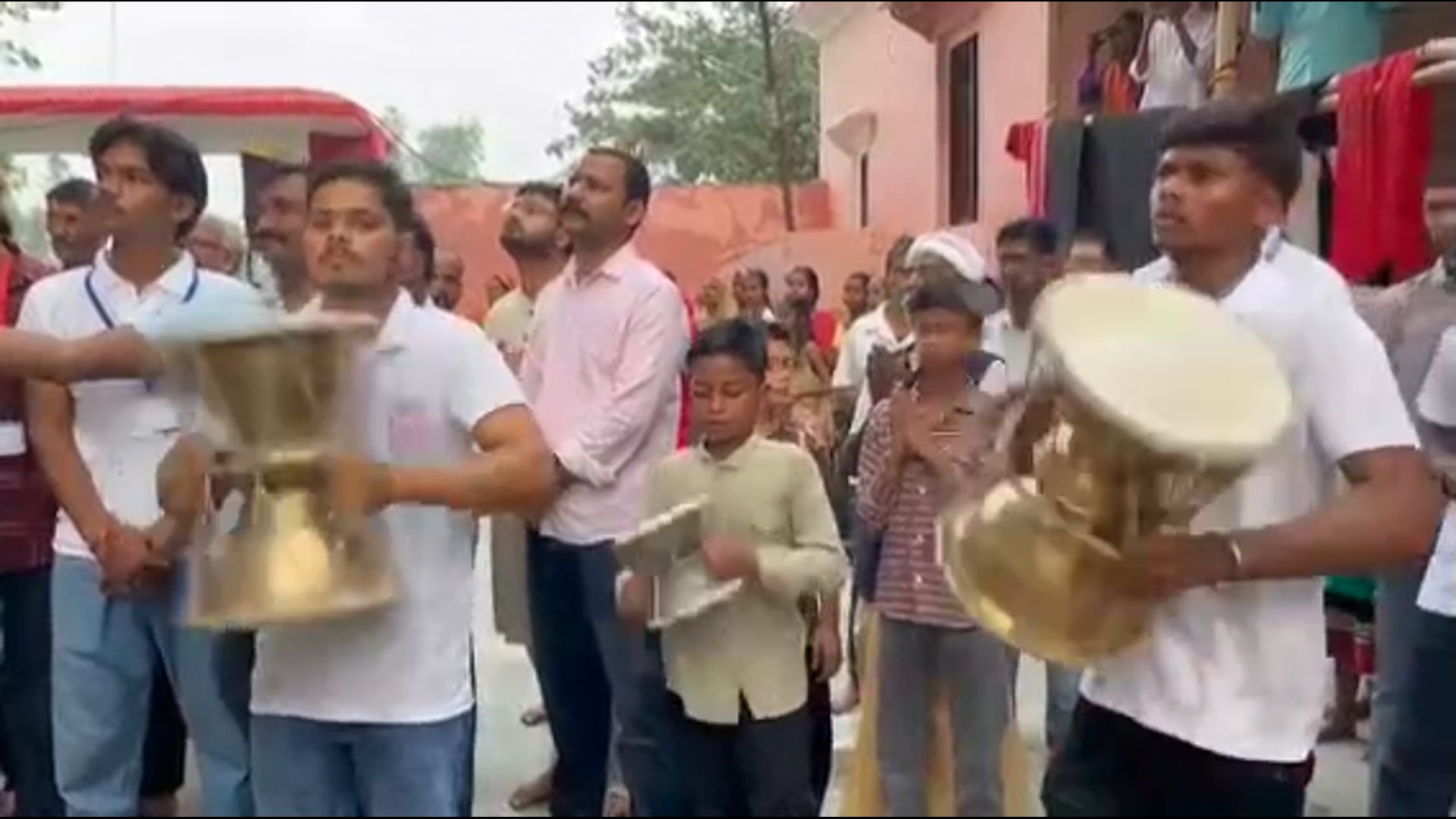 बाबा कीनाराम जन्मोत्सव सूर्य की पहली किरण से शुरू, आरती के बाद हजारों श्रद्धालुओं ने किया दर्शन पूजन 