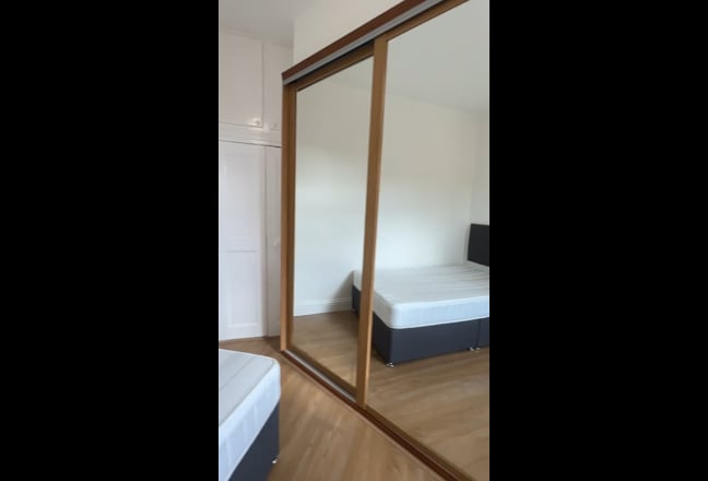 Spacious Double Rooms with En-suite Wakefield Cent Main Photo