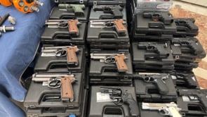 La Policia Nacional requisa 644 armes a Figueres; el líder de l’organització vivia a l’Escala