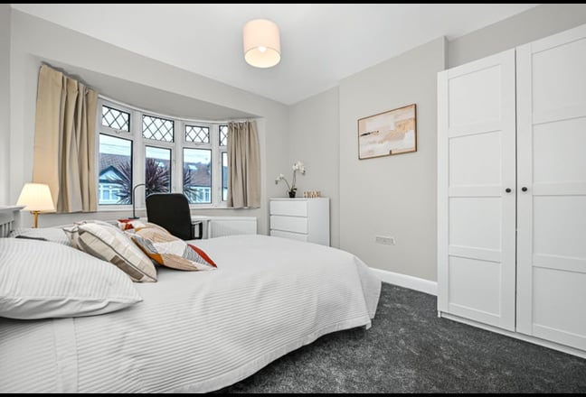 Lovely Double Room in Charming All-Female Home!🏡 Main Photo