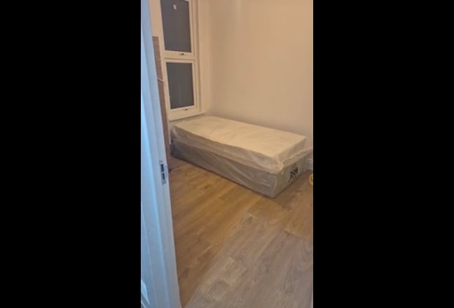 Spacious Double sized room for single occupancy  Main Photo