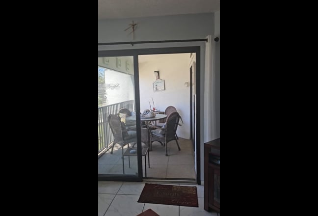 Furnished Private Room & Bath — 200 Steps to Beach Main Photo