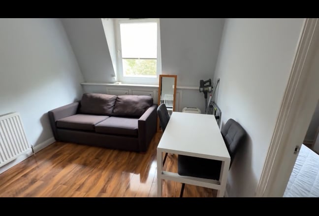 * Whole 2 bed flat * Ideal for 2x IC students * Main Photo
