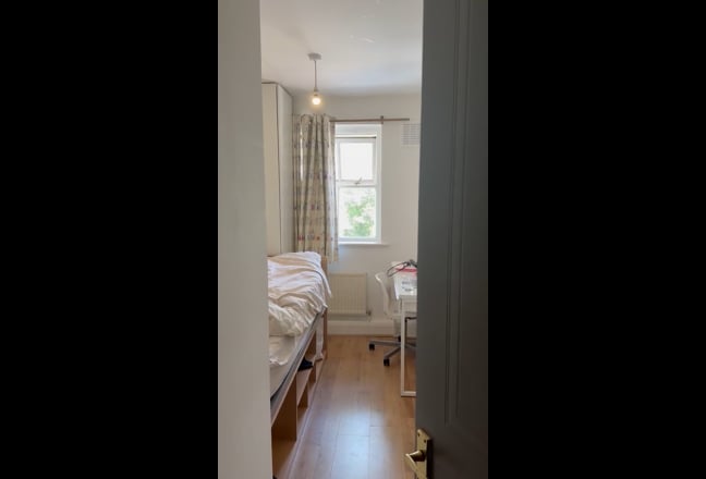 Zone3, East finchely & Highgate ST, spacious room Main Photo