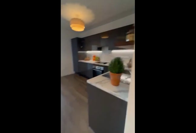 Double Room + private bathroom, skyline view. Main Photo