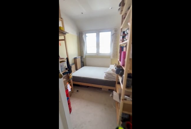 2 large rooms in huge house Main Photo