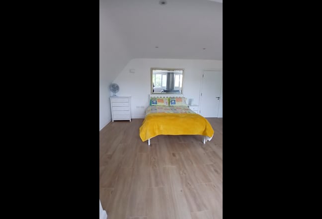SPACIOUS Double en-suite Main Photo