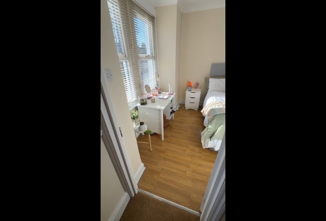 Room available in Wimbledon!  Main Photo