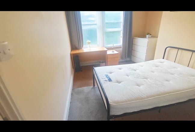 Cosy single and double bedroom in a shared house  Main Photo