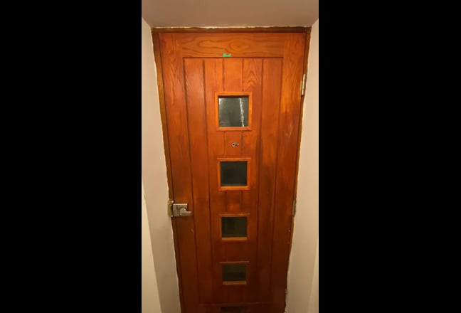 Bedroom to Let in a lovely house share Main Photo