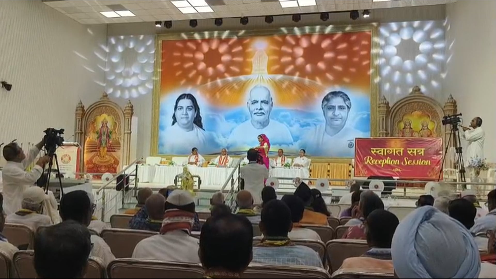 प्रजापिता ब्रह्म कुमारी माउंट आबू में 3 दिवसीय कार्यक्रम में पधारे अतिथियों के स्वागत में गीत #latest_news 