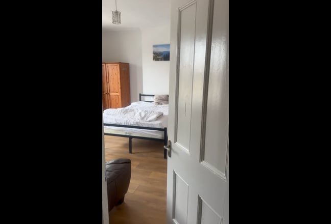 Very Large double room available  Main Photo