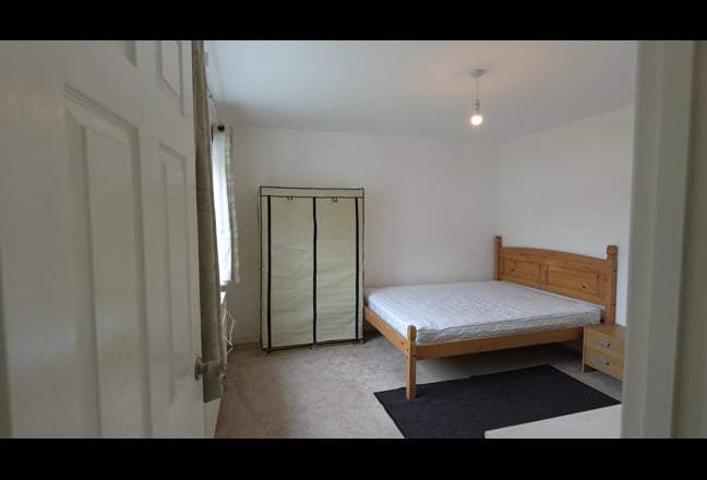 Three rooms in a large, modern 4 bed house  Main Photo