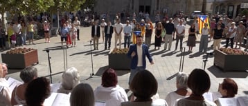 Unes dues-centes persones participen en les concentracions per la Diada a l'Escala
