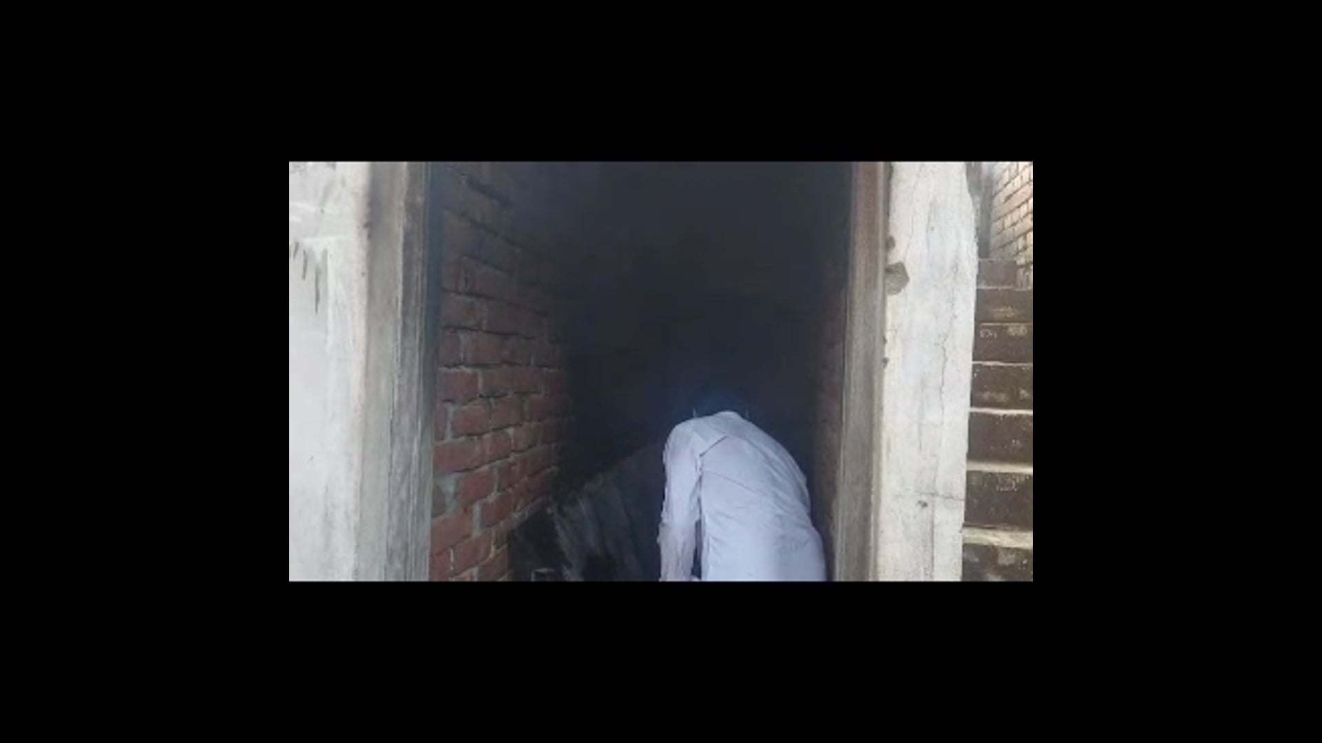 MANT-अचानक घर से उठने लगा धुआं, स्टोर में लगी आग ने सब कुछ, किया राख,,