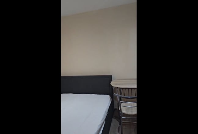 One double bedroom available to share 5 beds house Main Photo