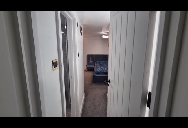 Female Only Single/Double/Ensuite  Rooms  PLAB2 Main Photo