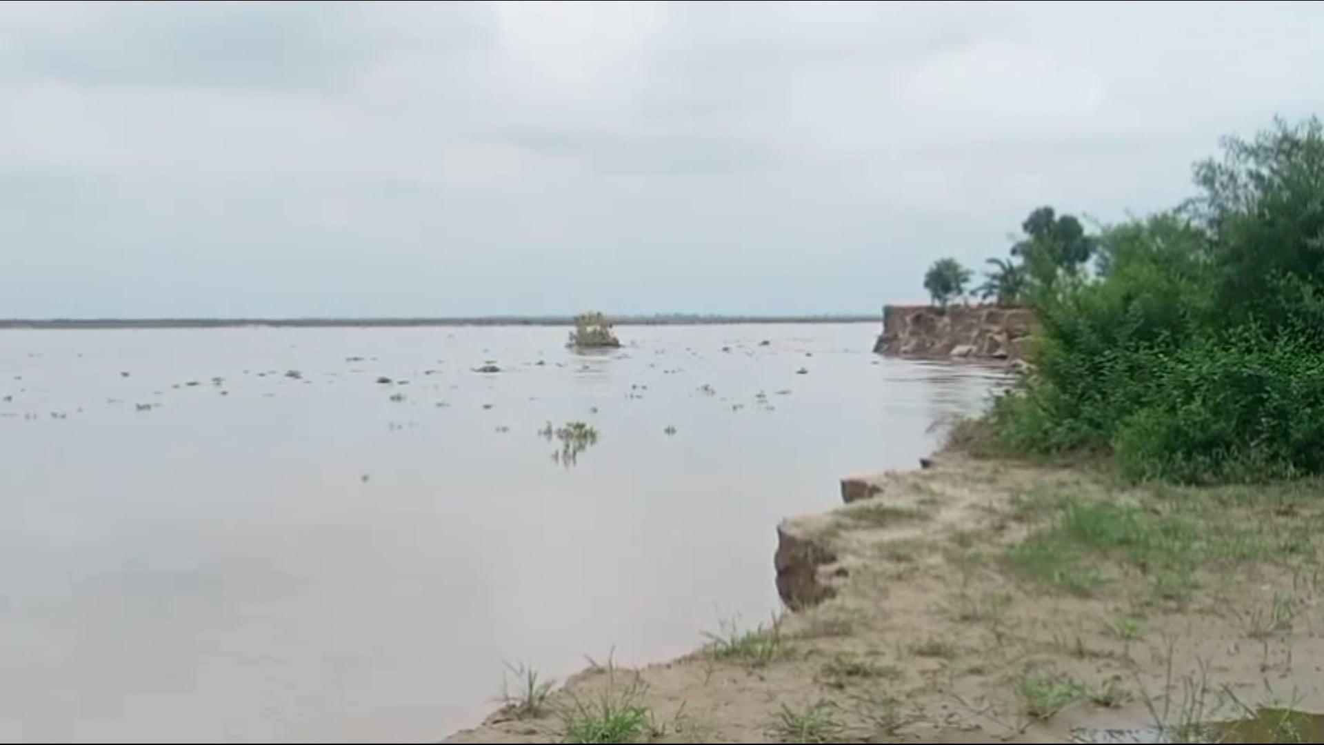 चांदपुर हेड पर घाघरा नदी का जल स्तर 58.71 मीटर किया गया दर्ज,बढ़ते जल स्तर से लोग परेशान