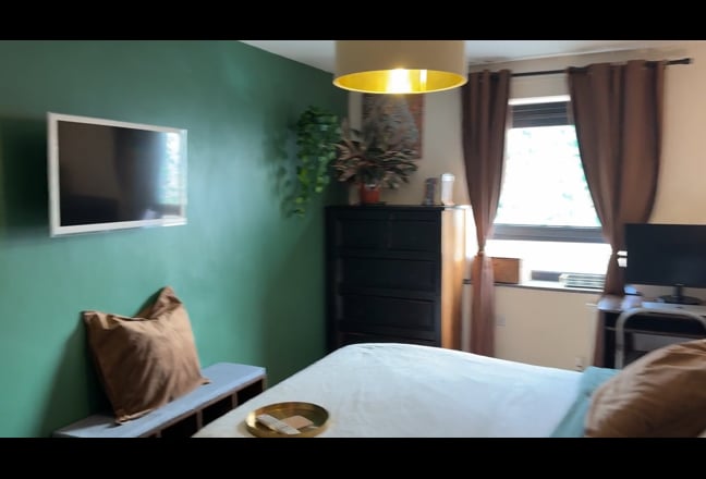 Peaceful double bedroom with desk & WIFI - INC Main Photo