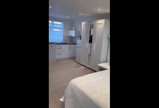 Spacious Private Loft – Own Kitchen & Bathroom Main Photo