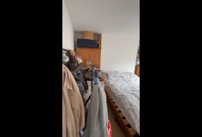 Spacious double room in Queen’s Park with terrace Main Photo