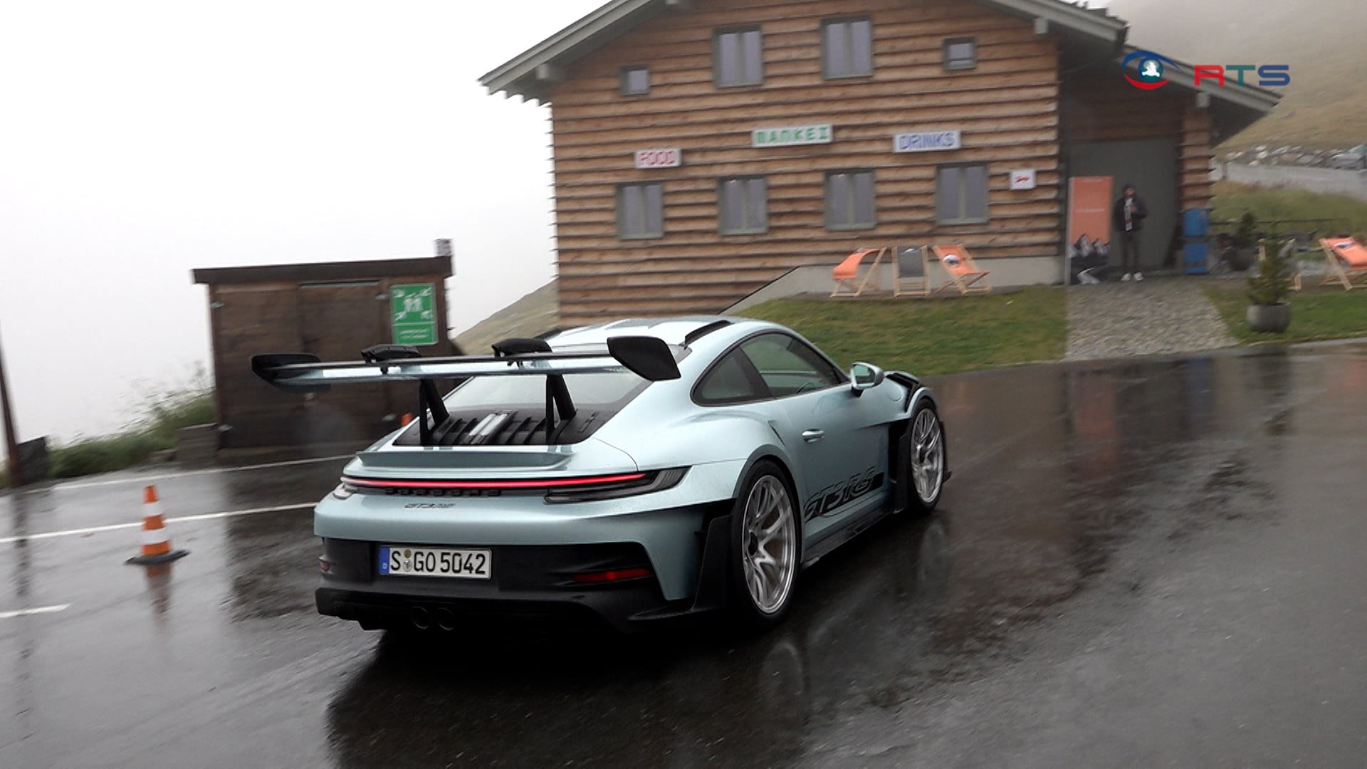 bergsport-mit-ps-porsche-praesentiert-neuen-gt3-am-top-of-austria