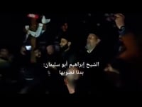 مقطع يوثق رفع الصليب أمام كنيسة في السقيلبية وإعادة ترميم شجرة الميلاد