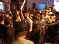 مقطع يوثق انتشار وحدات أمنية في حي ركن الدين بدمشق بعد مظاهرة للمطالبة بمحاسبة المتورطين في انتهاكات النظام السابق.