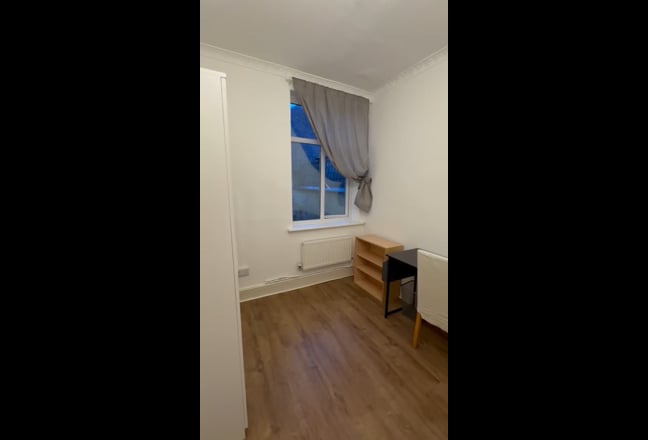 Brand new room in a house close to university  Main Photo