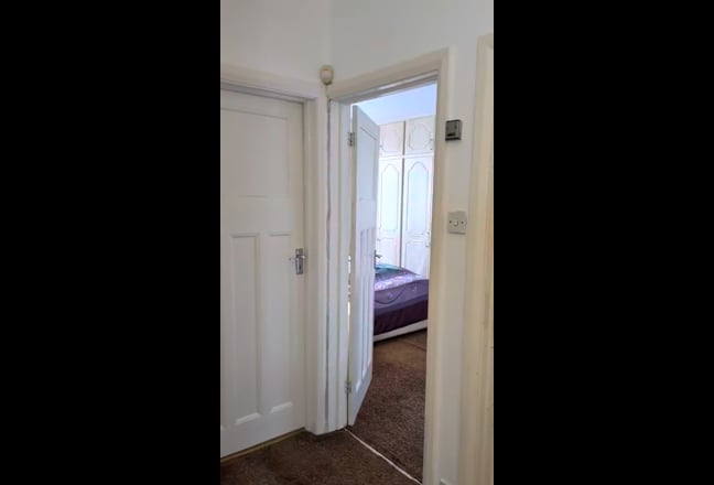 Luxury Super-Kingsize Room, Ensuite, Female Main Photo