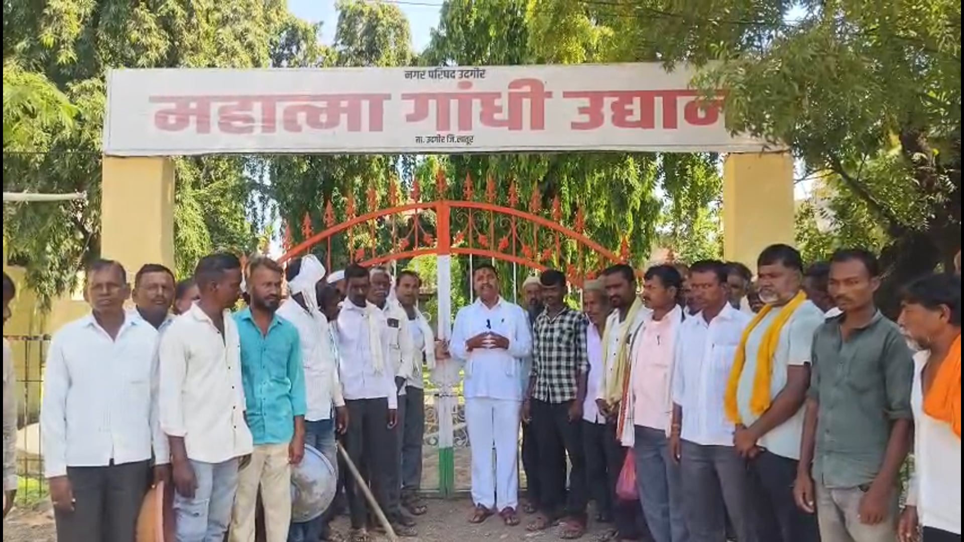 महात्मा गांधी उद्यान सर्वसामान्यासाठी खुले करा,बहुजन विकास अभियानाची मागणी